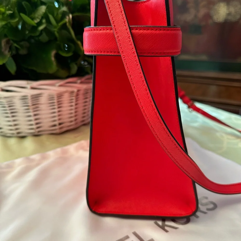 NWOT MICHAEL KORS Medium Karla East West Satchel - Picture 8 of 8